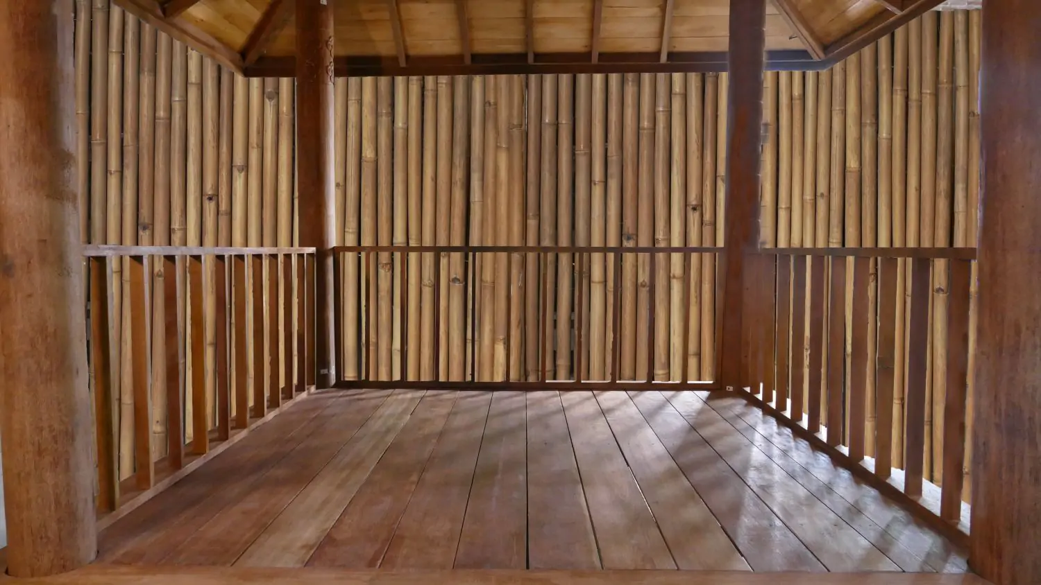  Product image 11 of the product “Gazebo 420x414x410cm Model1, only in Bankirai, with a fence on three sides. ”